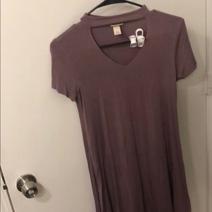 Mauve T-shirt dress with choker